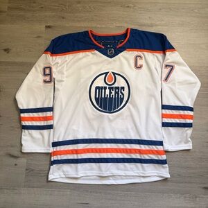 Connor McDavid Edmonton Oilers Hockey Jersey Size 54 Men’s Large NWT
